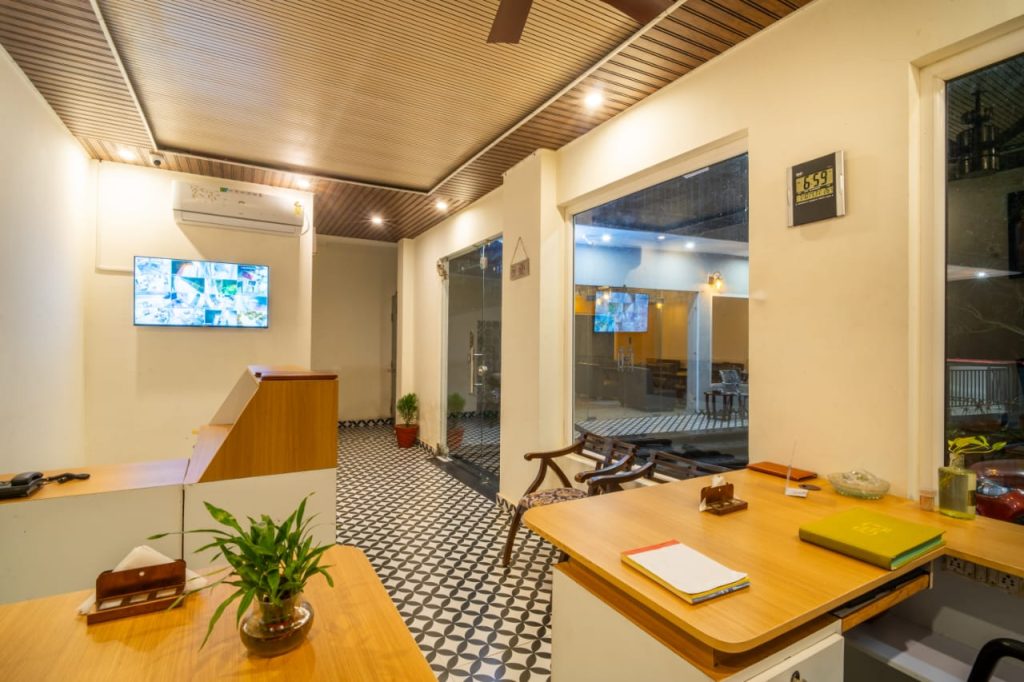 Couple Resort in Lansdowne