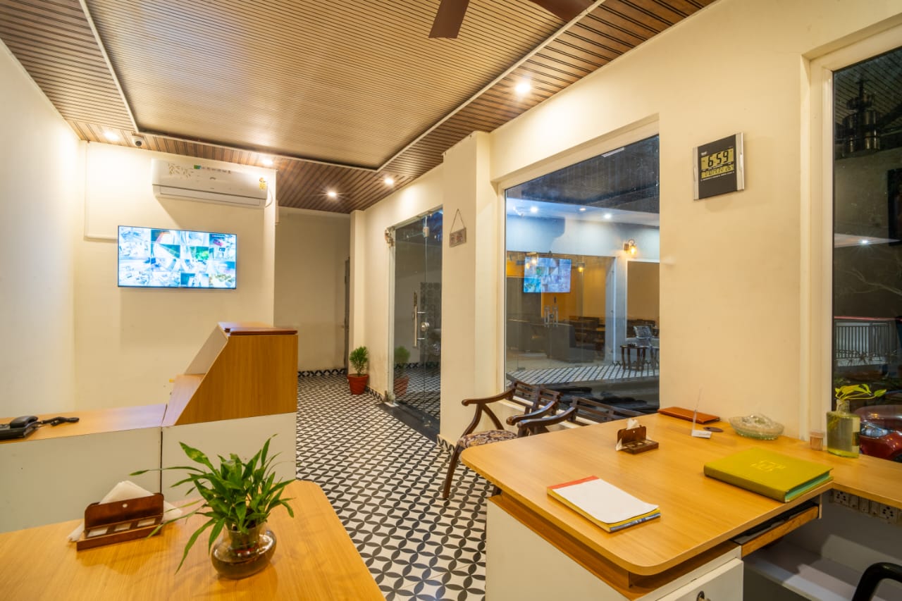 Couple Resort in Lansdowne